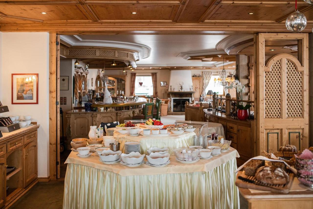 Bed & Breakfast Hotel Guggis Zürs Exterior foto
